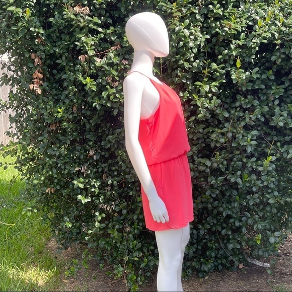 💋NWT BEBE Natalie Pleated Round Neck Short Minimalist Romper - Picture 5 of 12